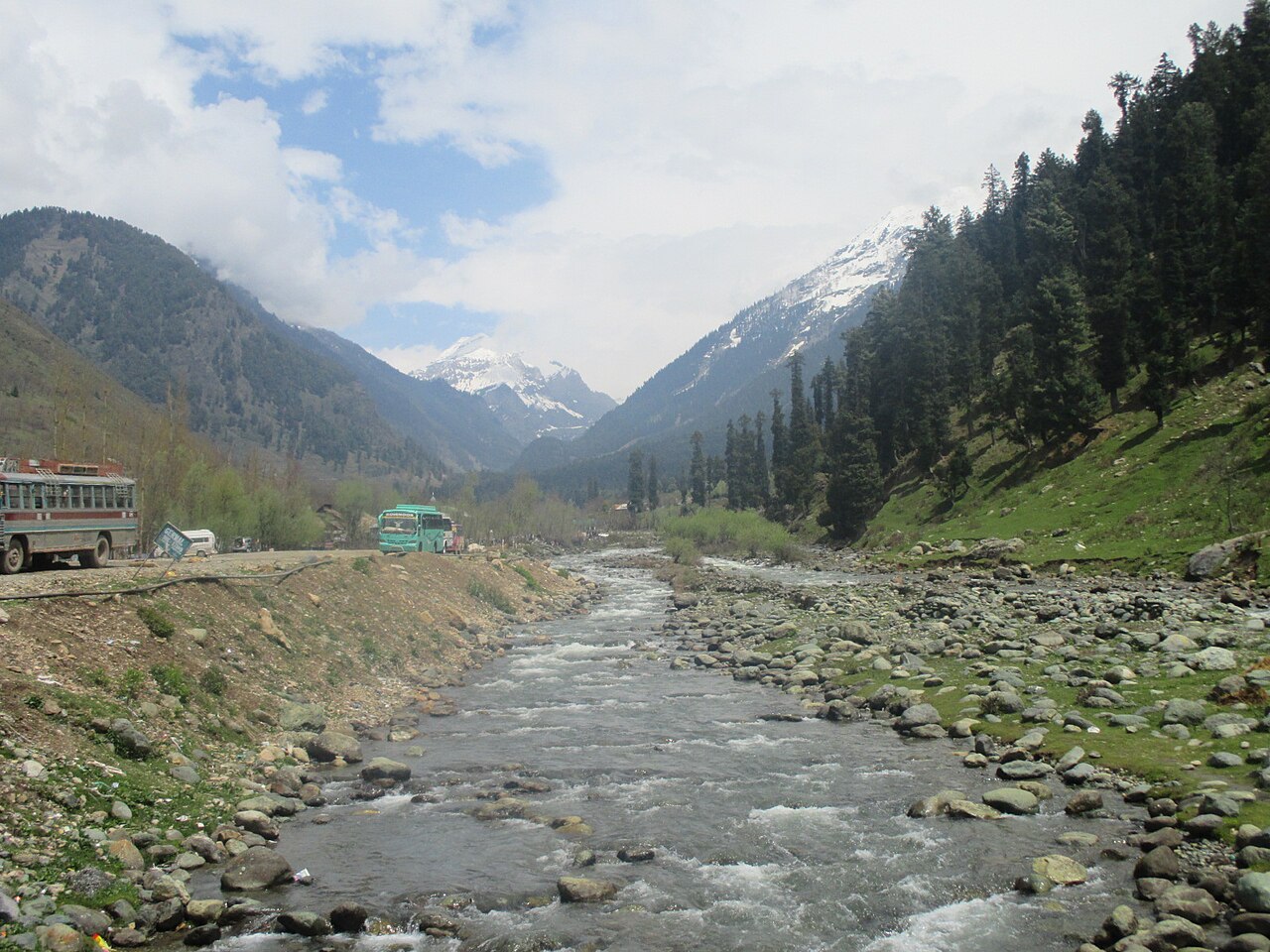 Kashmir Winter 5 Nights 6 Days Family Holiday travel package